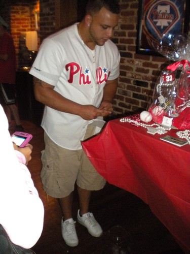 Fan Fridays @ Chickie & Pete's!