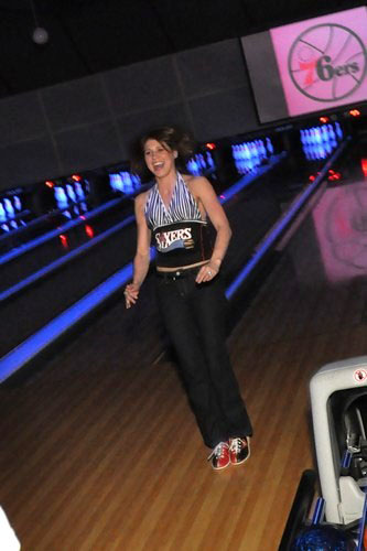 Sixers Bowl-Off For Charity