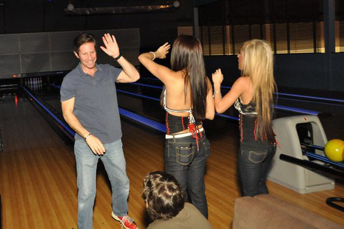 Sixers Bowl-Off For Charity