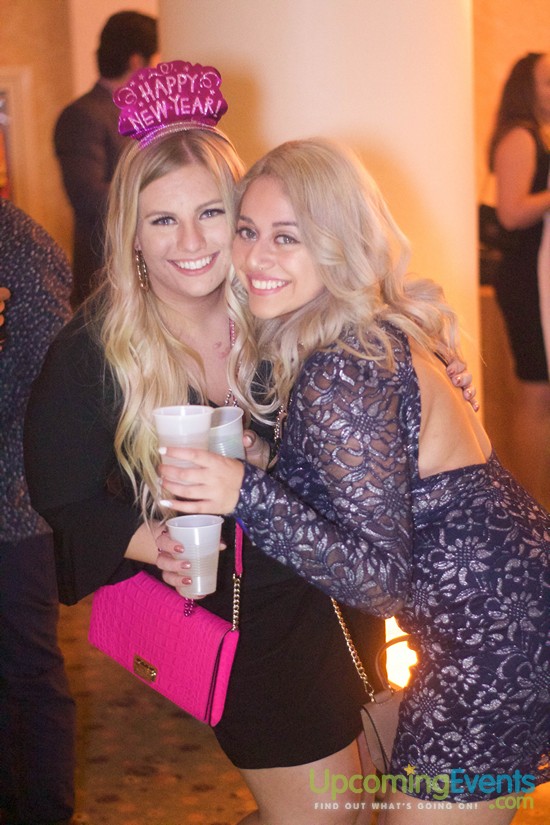 The Glitter City Gala - Philly's Hottest NYE Party! (Gallery 1)