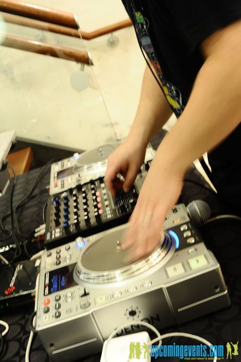 Sixers Dancers Charity Shopping Event